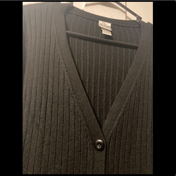 18/20 Black Sweater - Picture 2 of 5